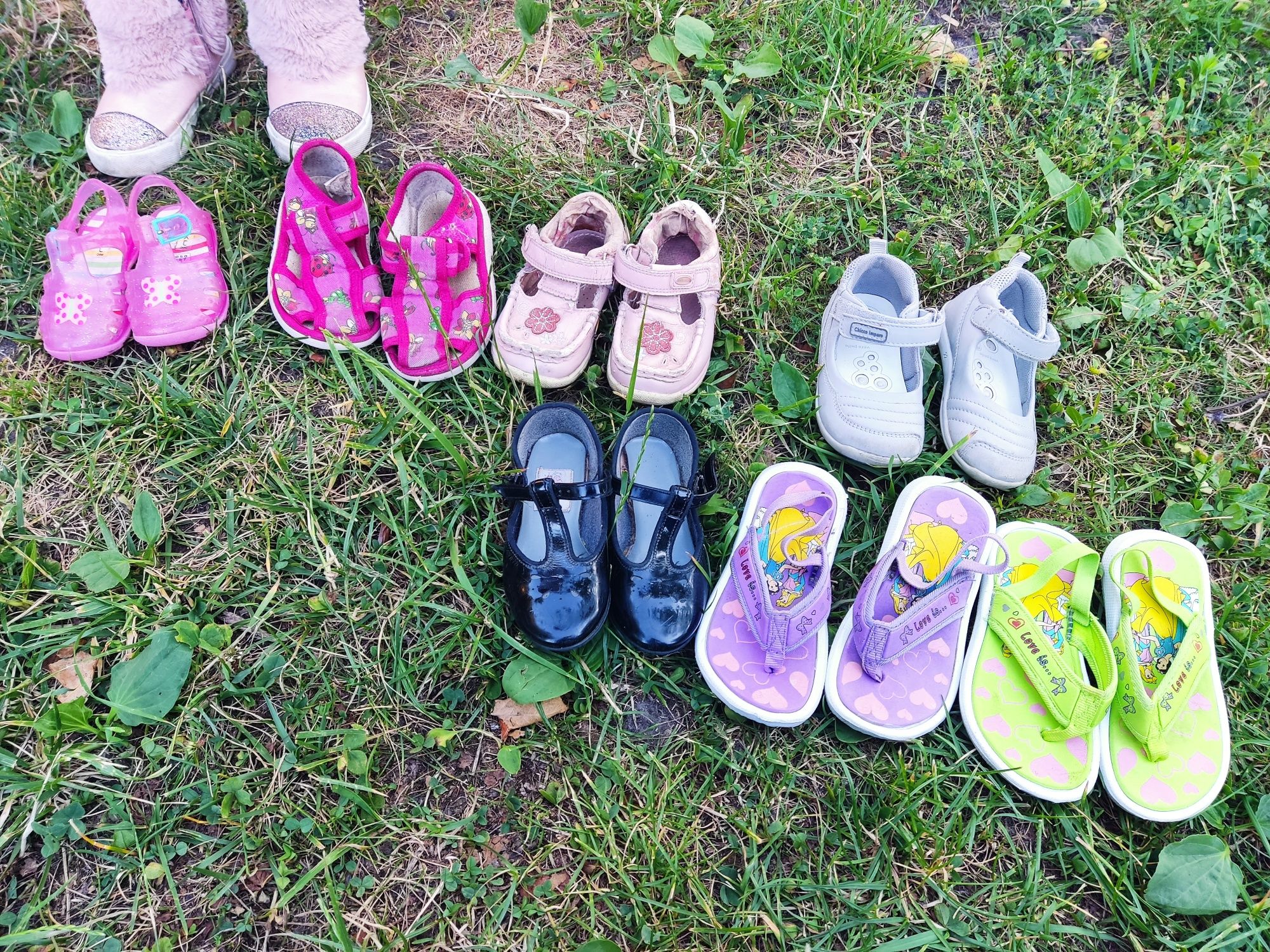 Дитяче взуття, босоніжки, туфлі, шльопанці