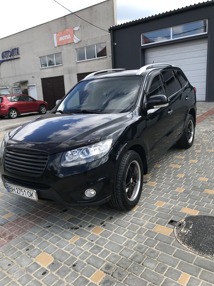 Продаю Hyundai Santa Fe-2011 год