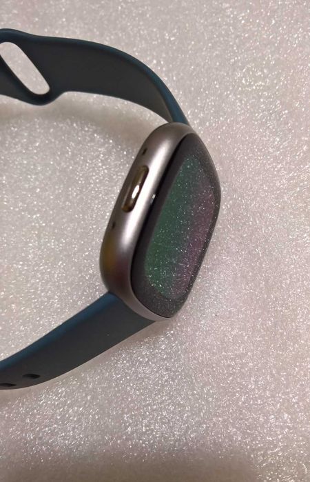 Fitbit Versa 4 smartwatch FB523 tętno spo2 gps NFC trening sen REM