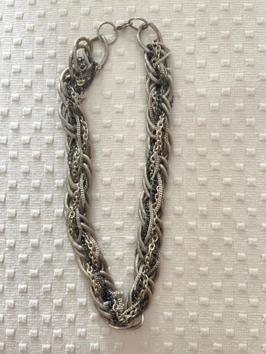 Várias peças em prata ou aço da melhor qualidade, como novas