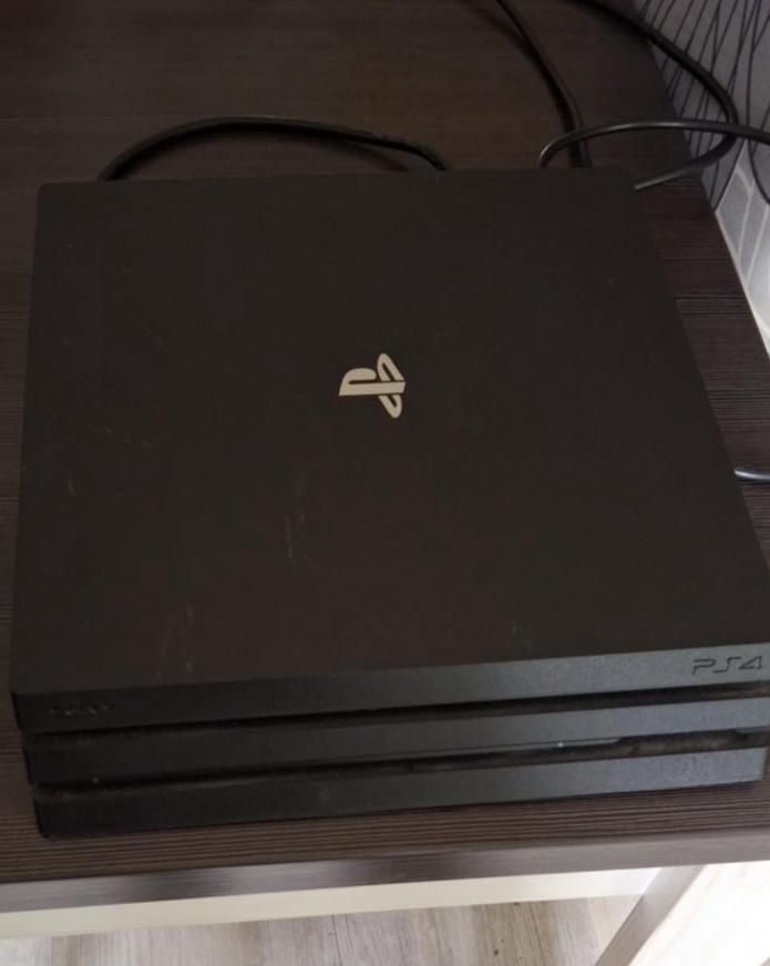 Konsola PlayStation 4 pro 1TB Stan bdb