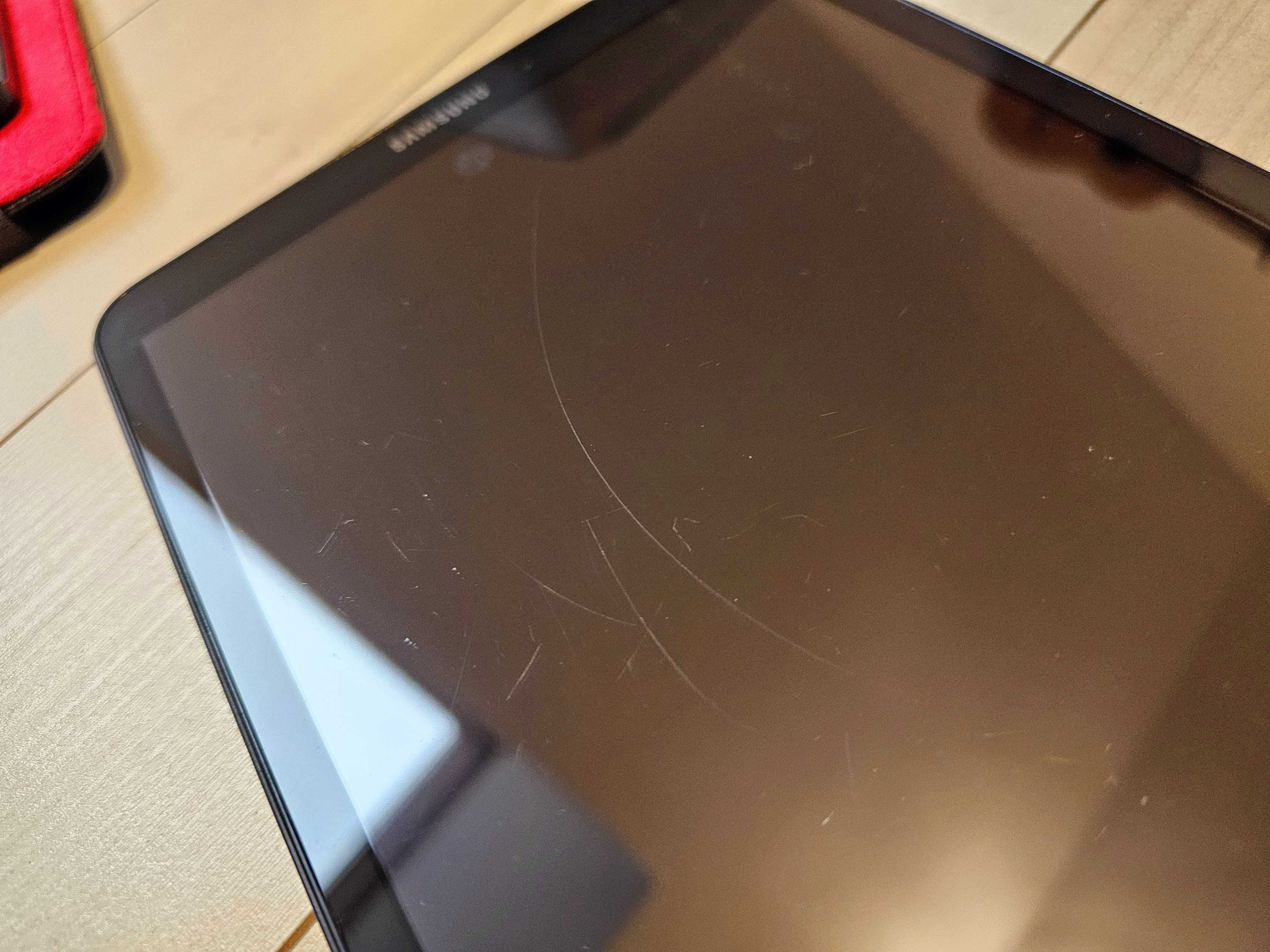 Tablet Samsung Galaxy Tab A + klawiatura BT + etui
