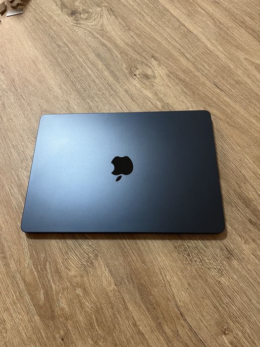 MacBook Air M2 8/256Gb 2022 АКБ 100% ноутбук б/у