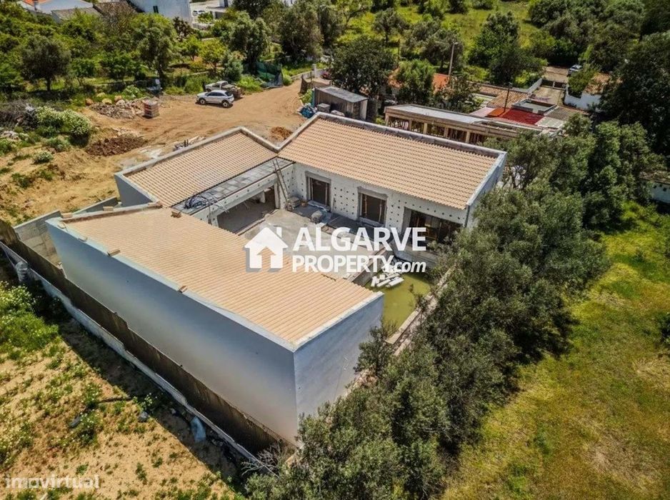 Encantadora Moradia Isolada em Final de Construção, Loulé, Algarve
