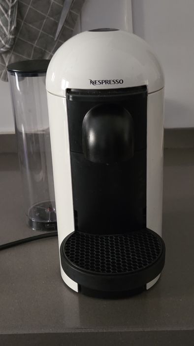 Máquina café Nespresso Vertuo Plus White