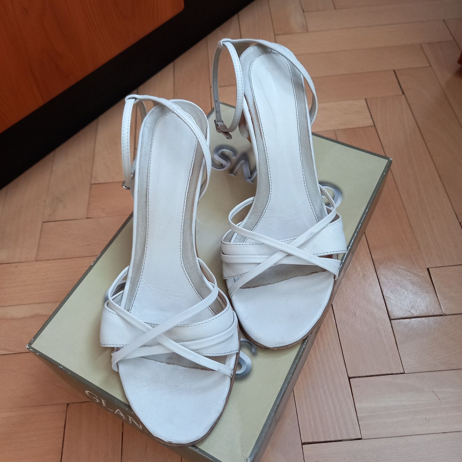 Buty damskie skórzane r 38 firmy Glans