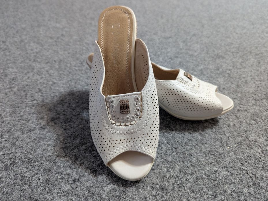 Босоніжки, шльопанці