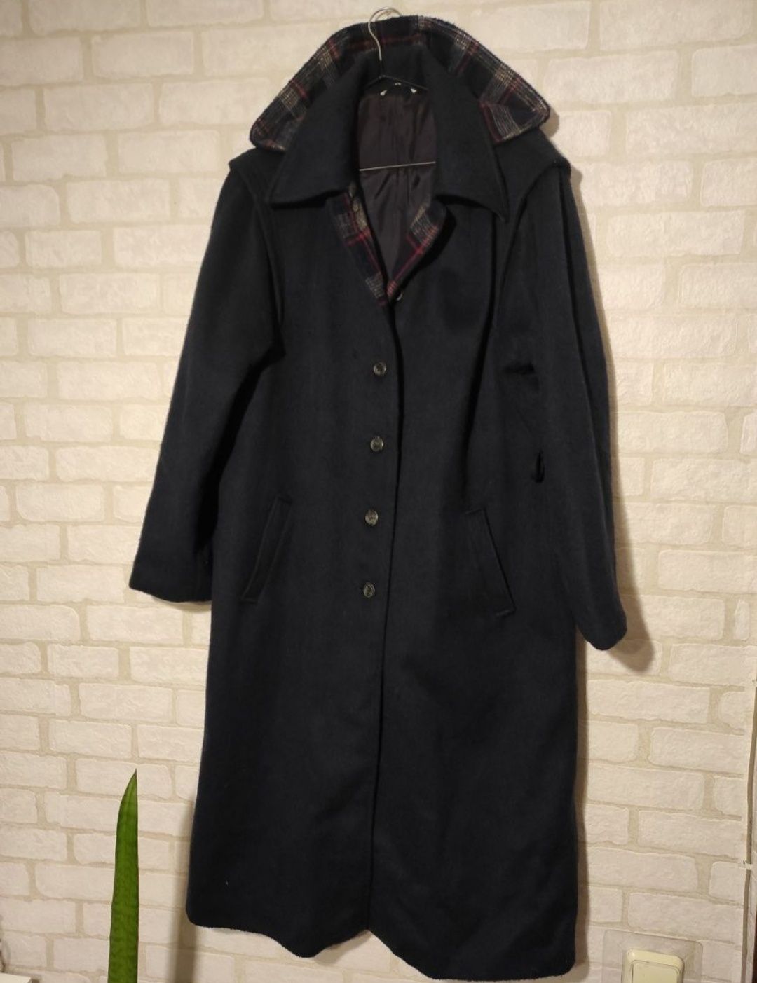 Стильное, демисезонное пальто с капюшоном, под поясок