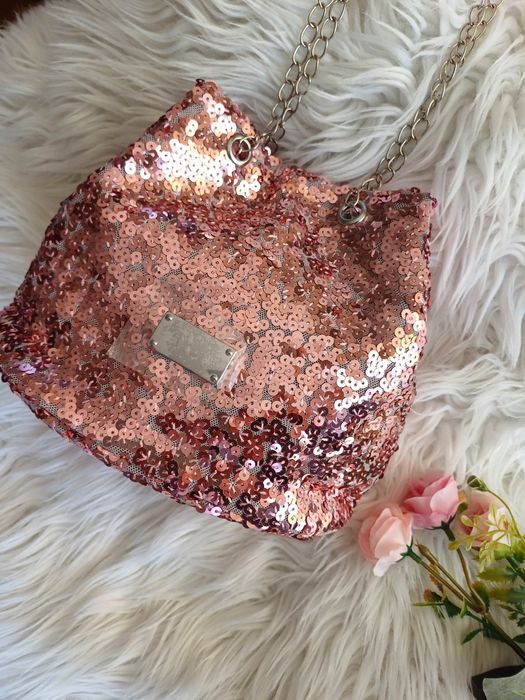 Różowy wizytowy plecaczek -  cekiny