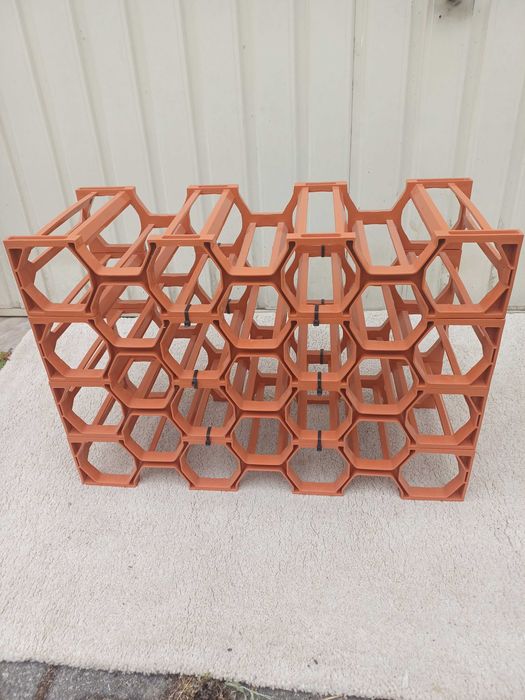 Garrafeira em plástico para 25 garrafas