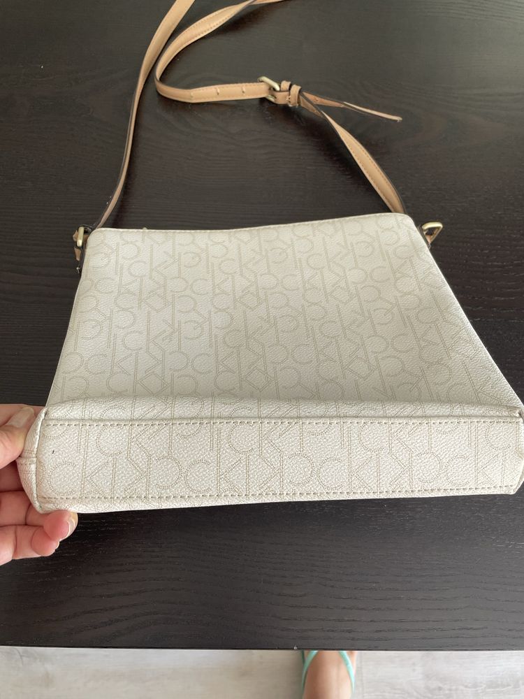 Mala Calvin Klein creme