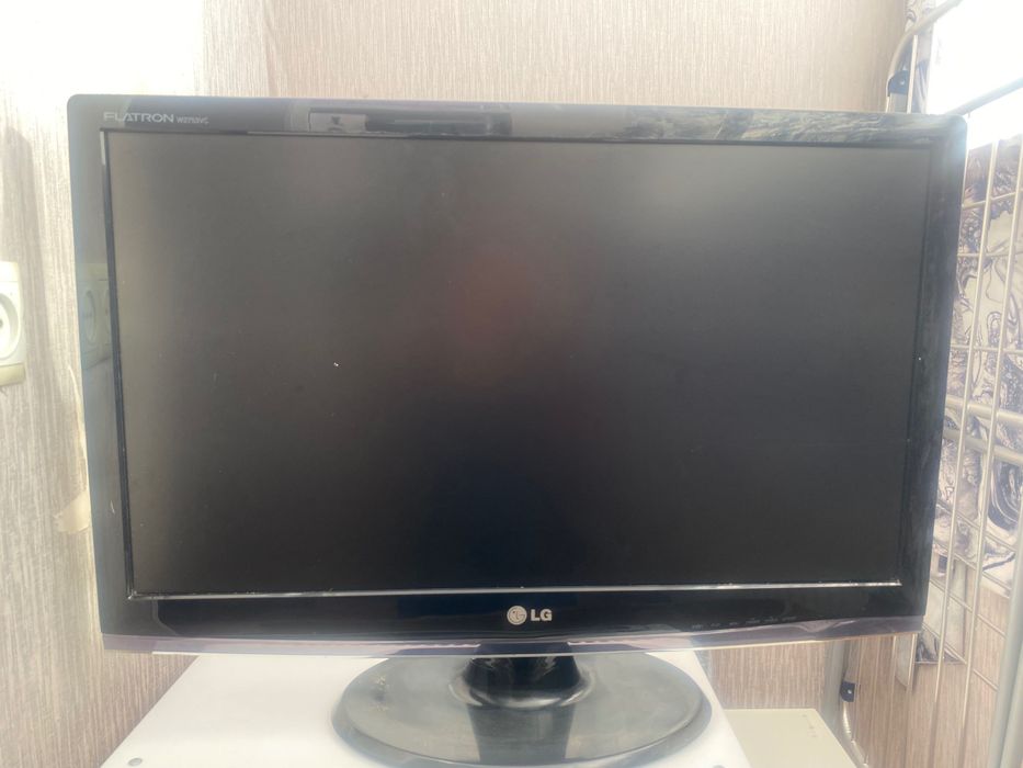 Монітор LG  майже новий