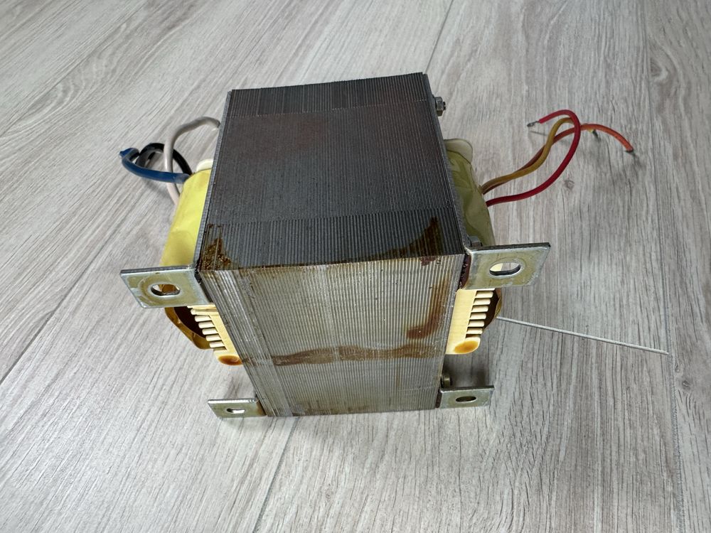Transformator z UPS