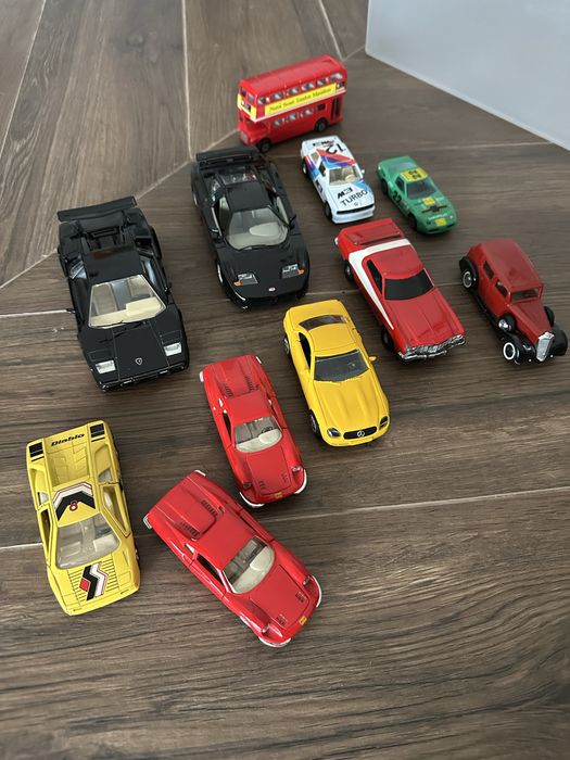 Carros colecao burago