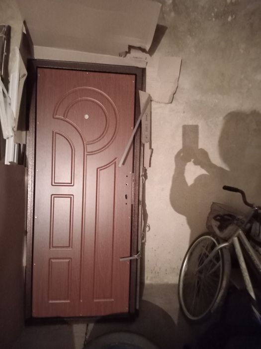 Продам новую  входную дверь  "Саган". С наружной стороны металл