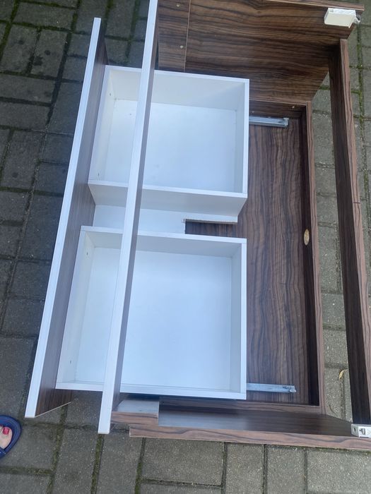 Zestaw łazienkowy , szafka wisząca z pumywalką