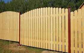 Деревянный забор штакетник