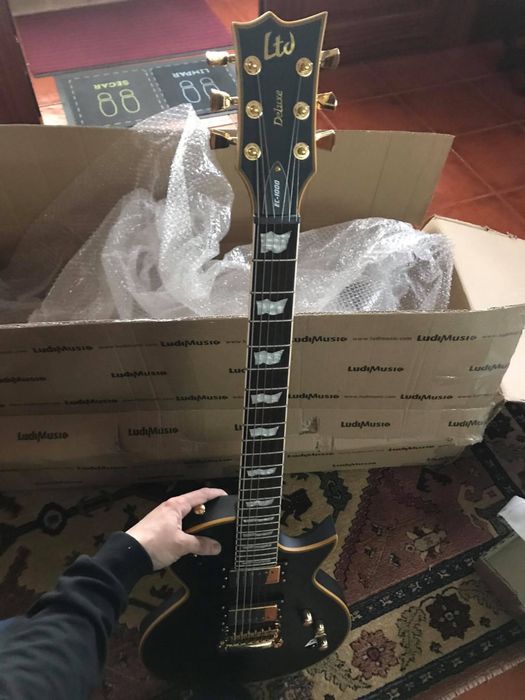 Guitarra ESP LTD EC-1000VBDR Duncan Vintage Black – Como Nova