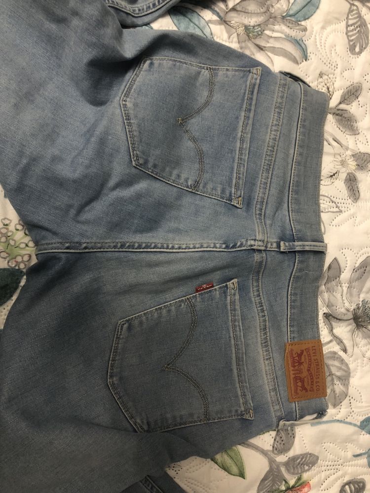 Джинси Levis