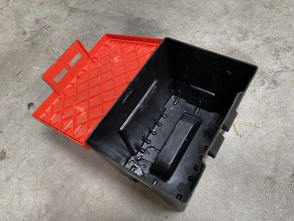 Pojemnik plastikowy 24x17x17 z przykrywką pojemniki magazynowe