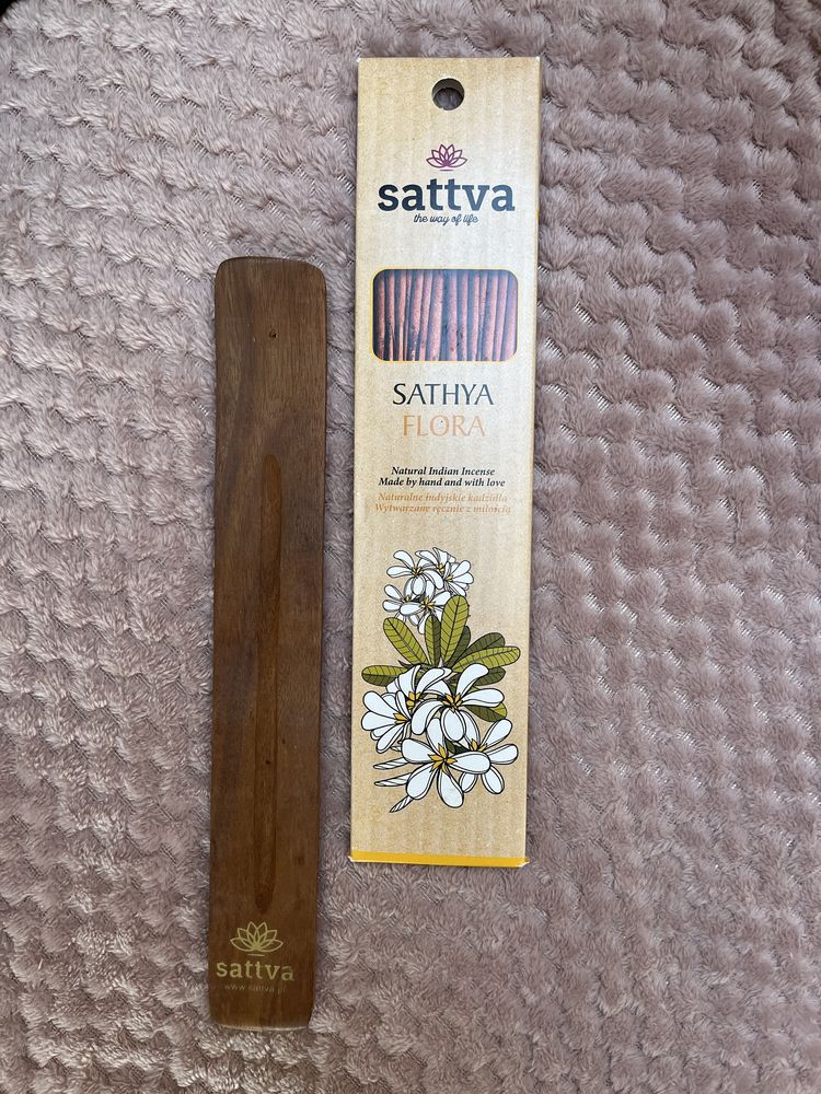 Sattva flora kadzidełka + drewniana podstawka