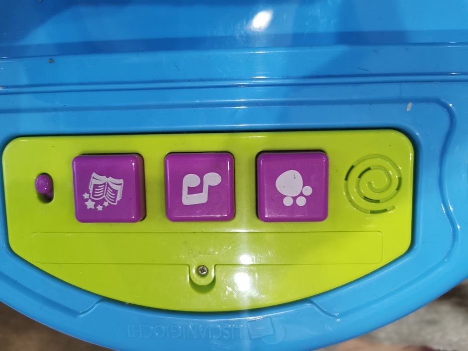 Stolik grający pierwsze biurko