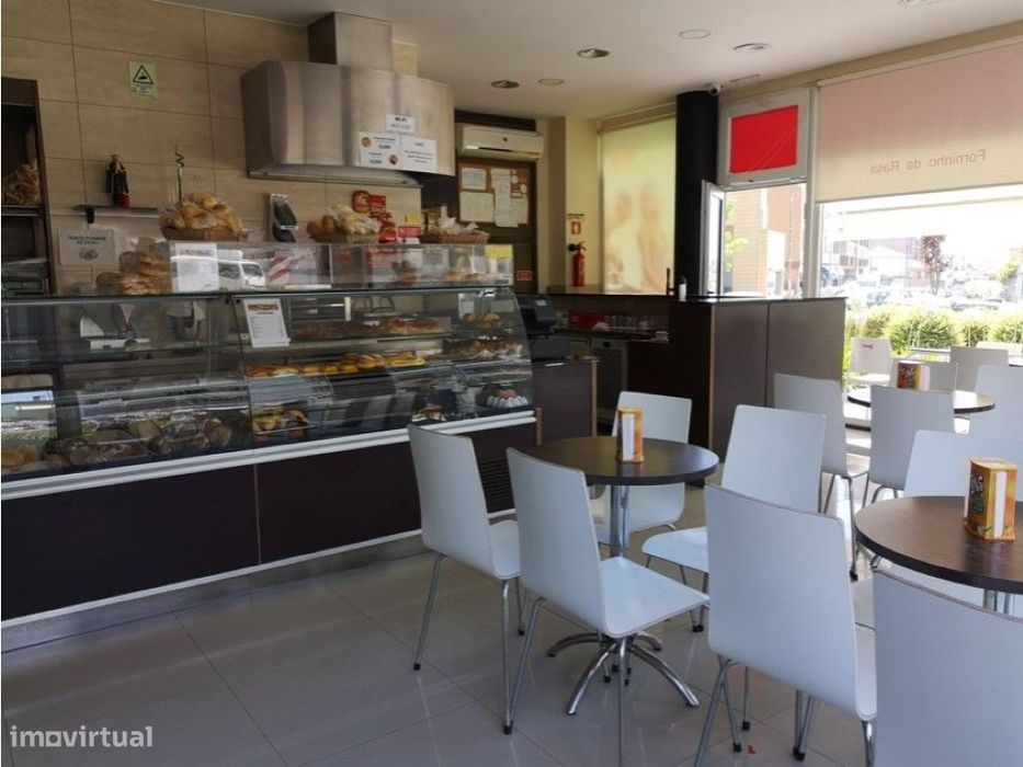 Pão Quente / Cafetaria Trespasse centro Gaia, a 500m Metro Sto Ovídio