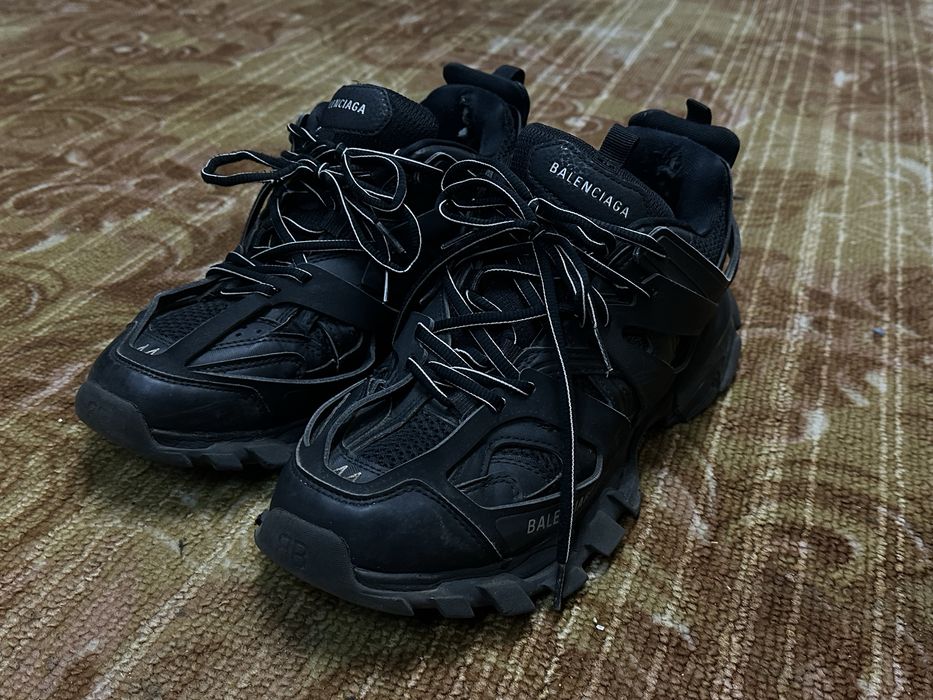 Balenciaga track 1 44