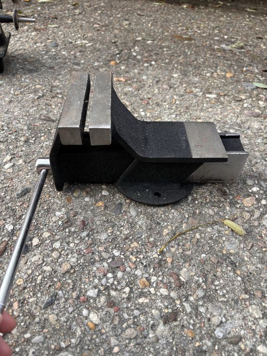 Imadło ślusarskie stałe 130 MM