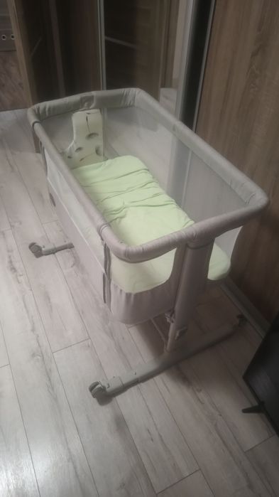 Łóżeczko dostawne , bujane , na kołach ,