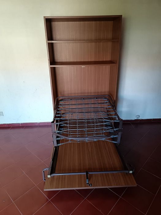 Móvel - Cama com colchão