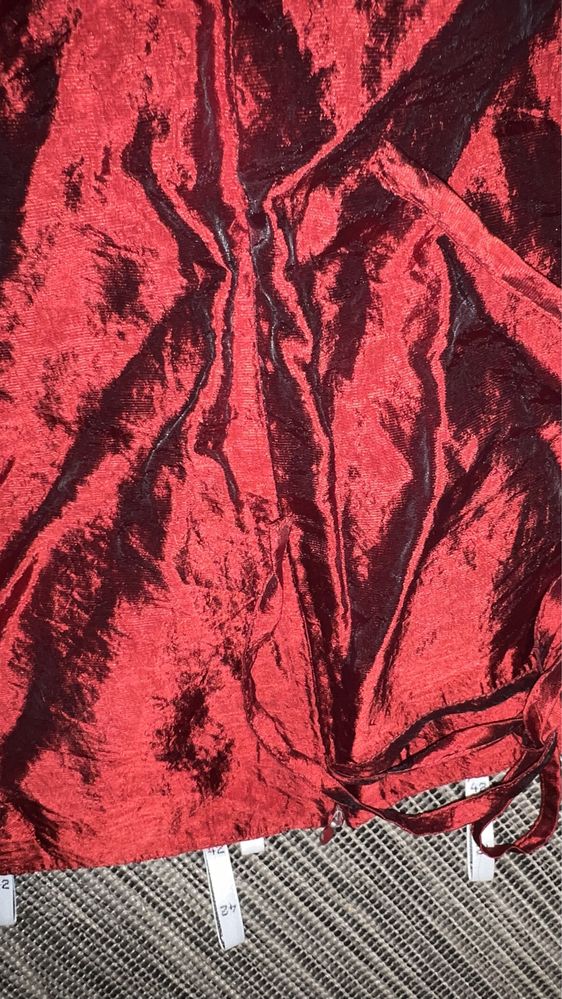 Zwiewne spodnie letnie błyszczące czerwone damskie 42 XL tuszu