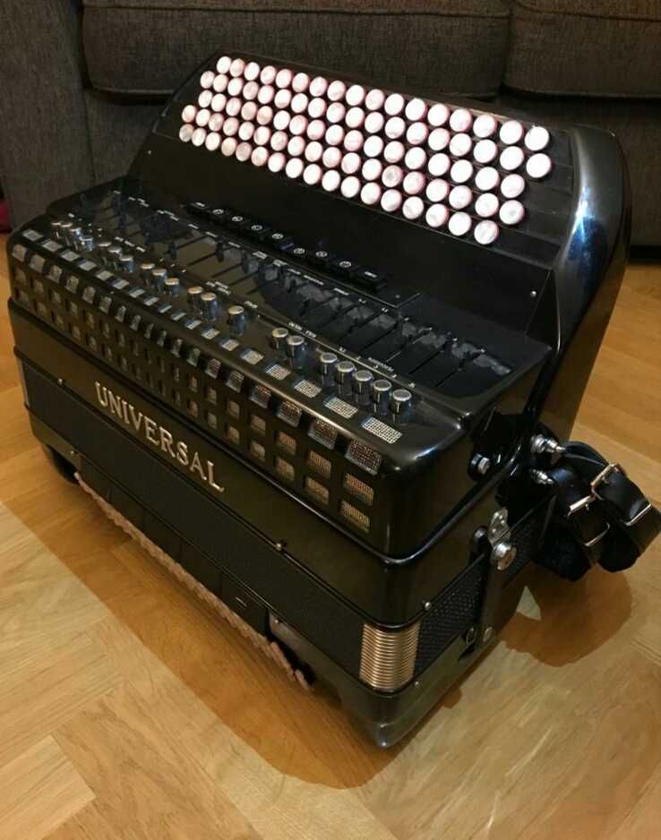 Akordeon guzikowy Universal musette 120 basów electro bardzo dobry sta