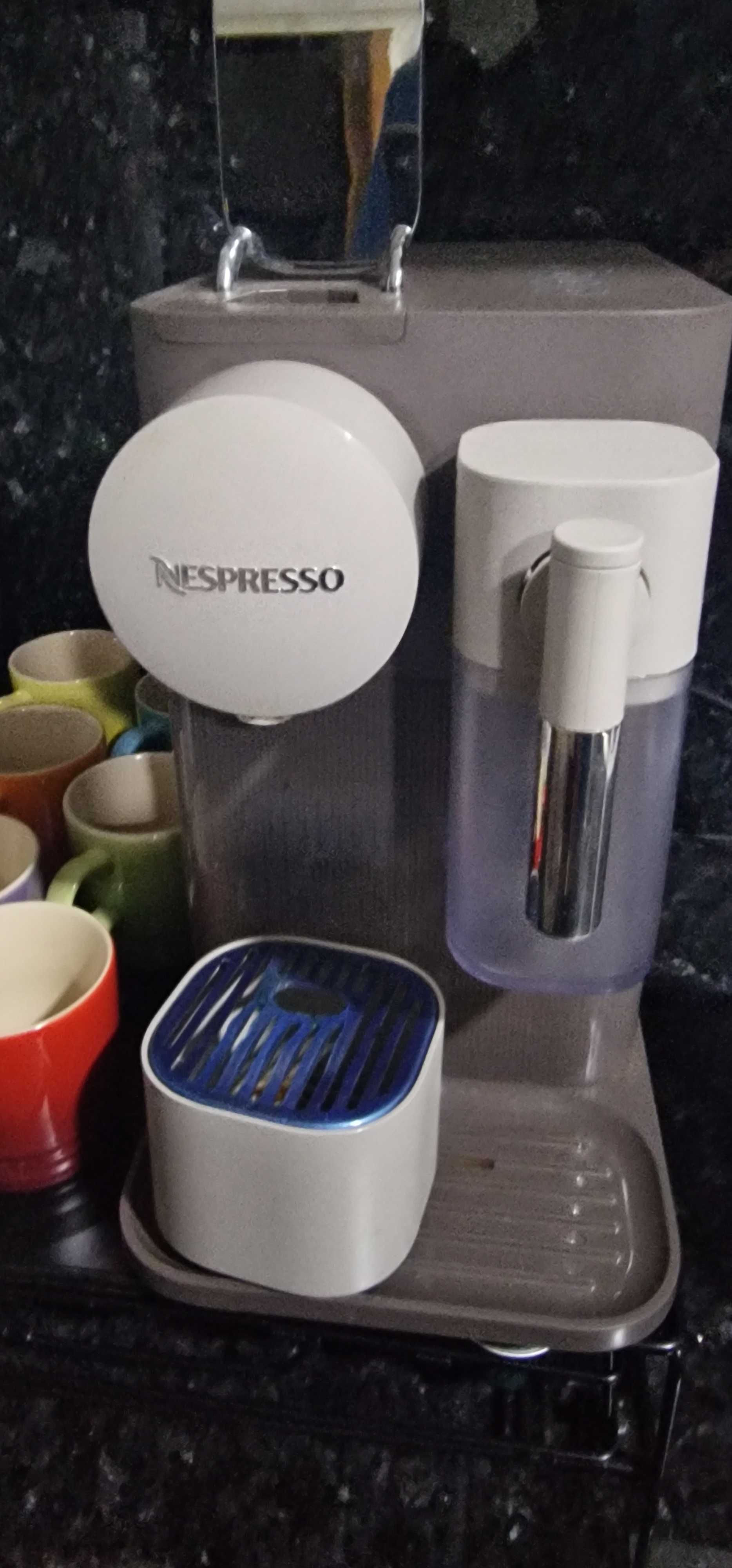 Maquina nespresso delonghi