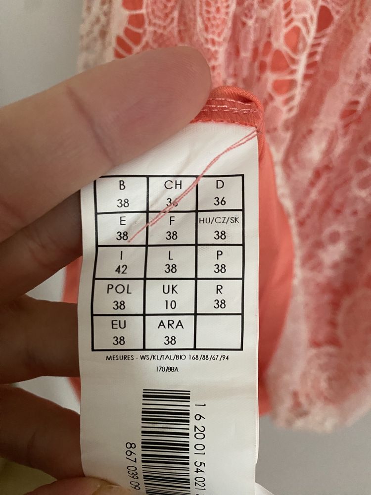 Krótka sukienka z koronk