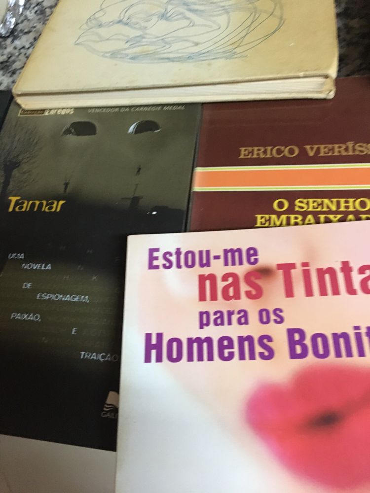 Livros de diferentes categorias