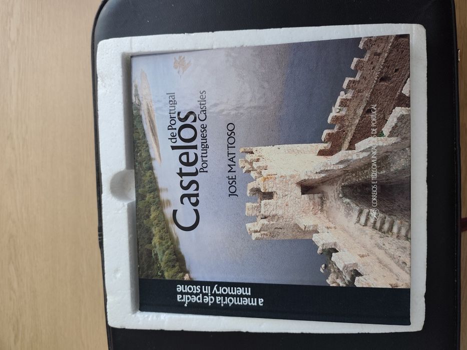 Livro castelos de Portugal coleção dos CTT