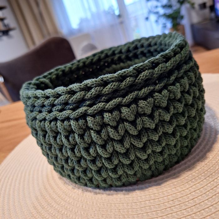 Koszyczek na sklejkowym, stabilnym dnie.