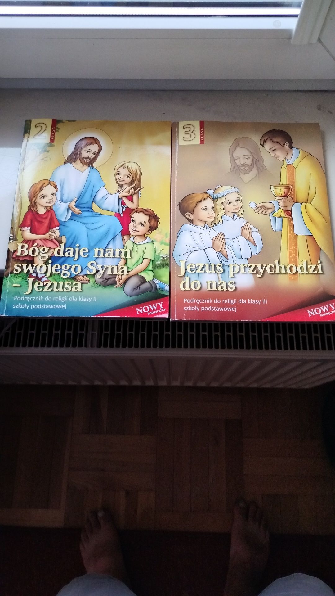 Podręczniki Bóg daje nam swojego Syna, Jezus przychodzi do nas.