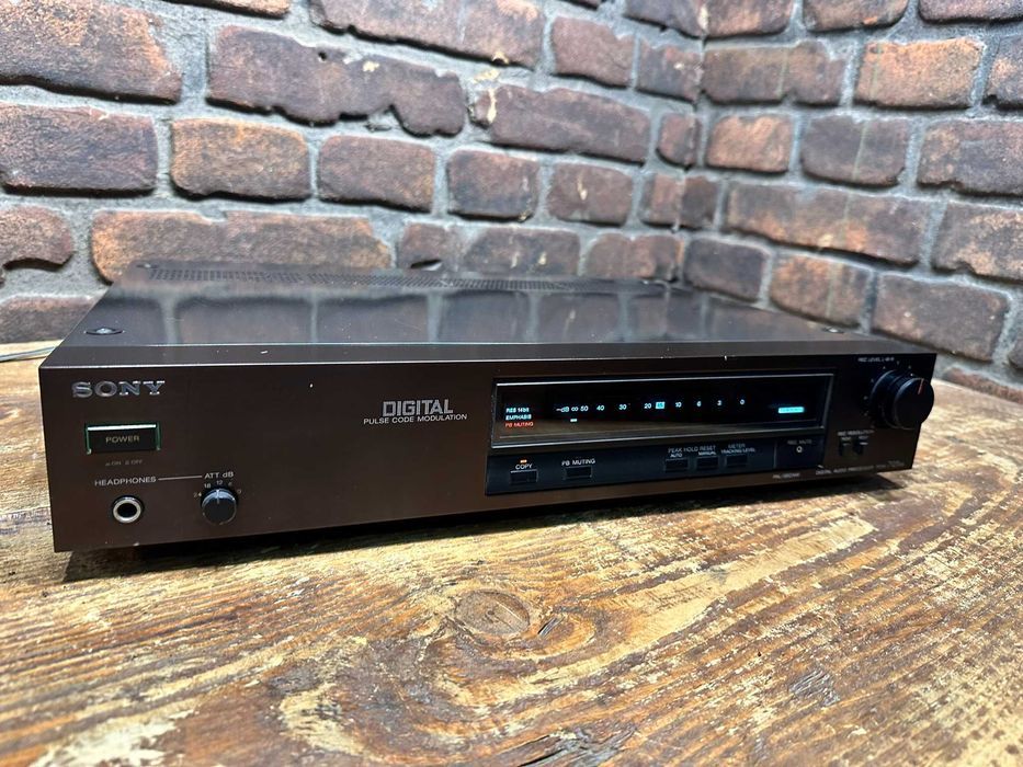 Cyfrowy procesor audio  Sony PCM-701 ES