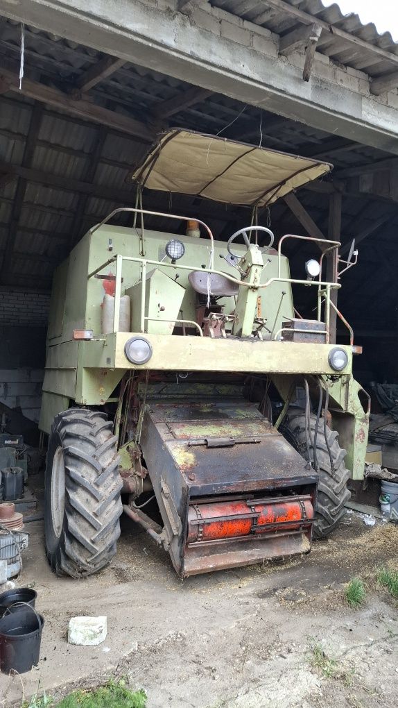 Kombajn Bizon ZO56 Rolland 44