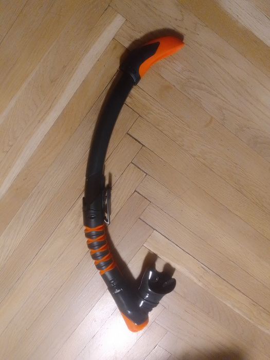 Окуляри для плавання та трубка .