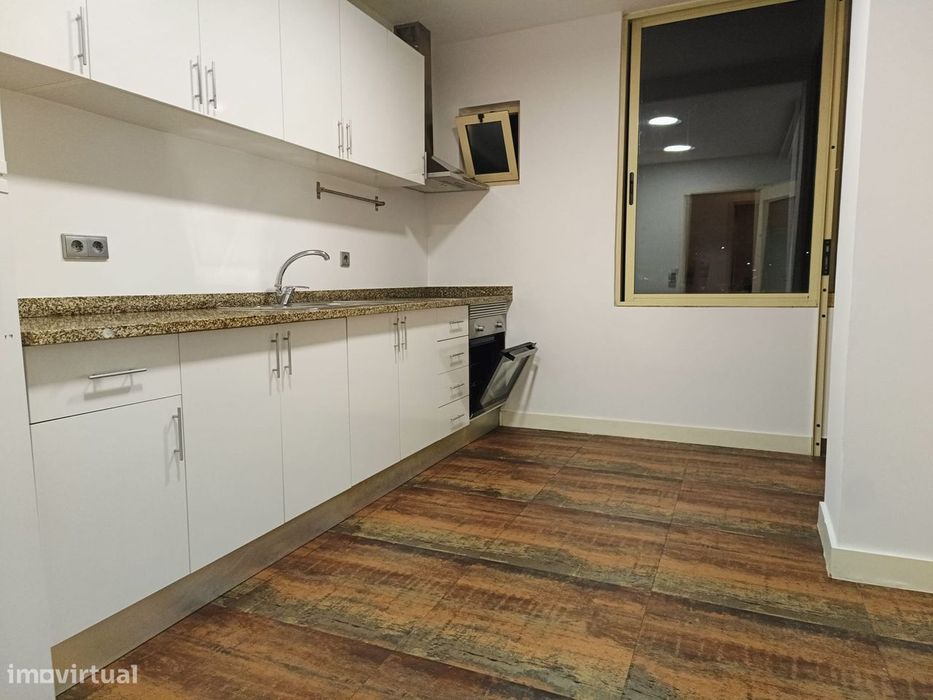 T3 em Valadares (Em frente á Estação de Comboio de Valadares)