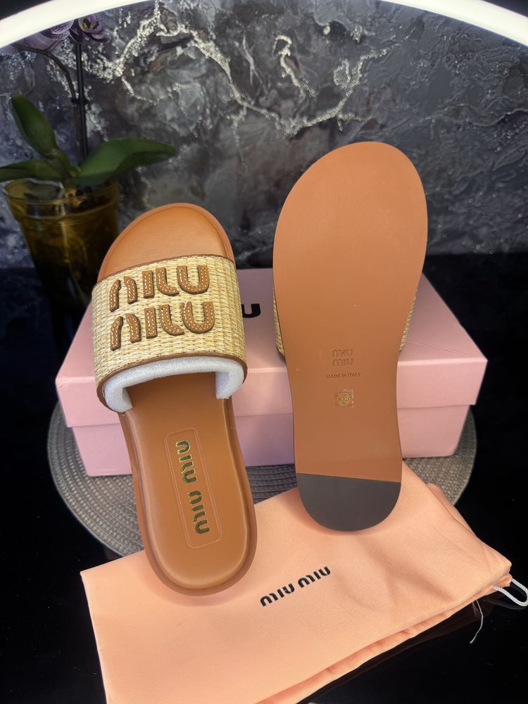 Шльопанці Miu miu