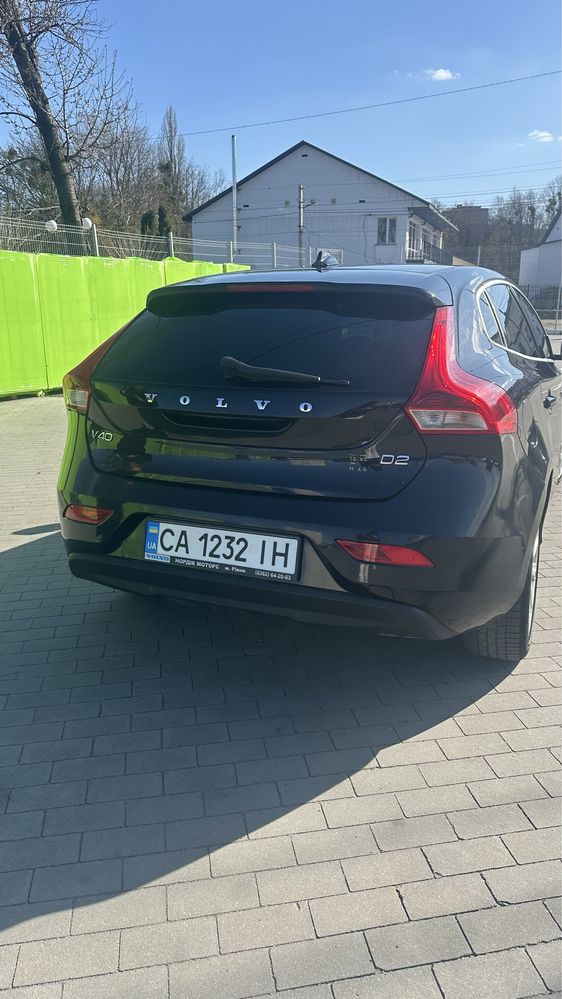 Volvo v40 2013 рік