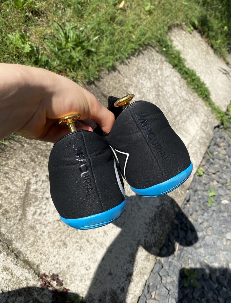 Męskie buty piłkarskie halówki Nike Mercurial Victory V IC CR7