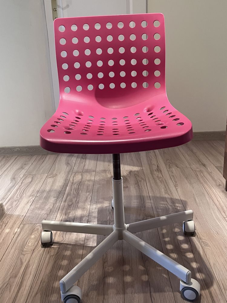 Krzesło obrotowe Ikea Skalberg różowe