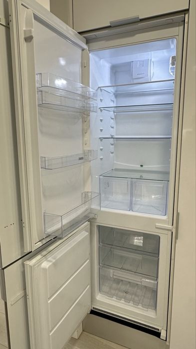 Frigorífico embutido Zanussi