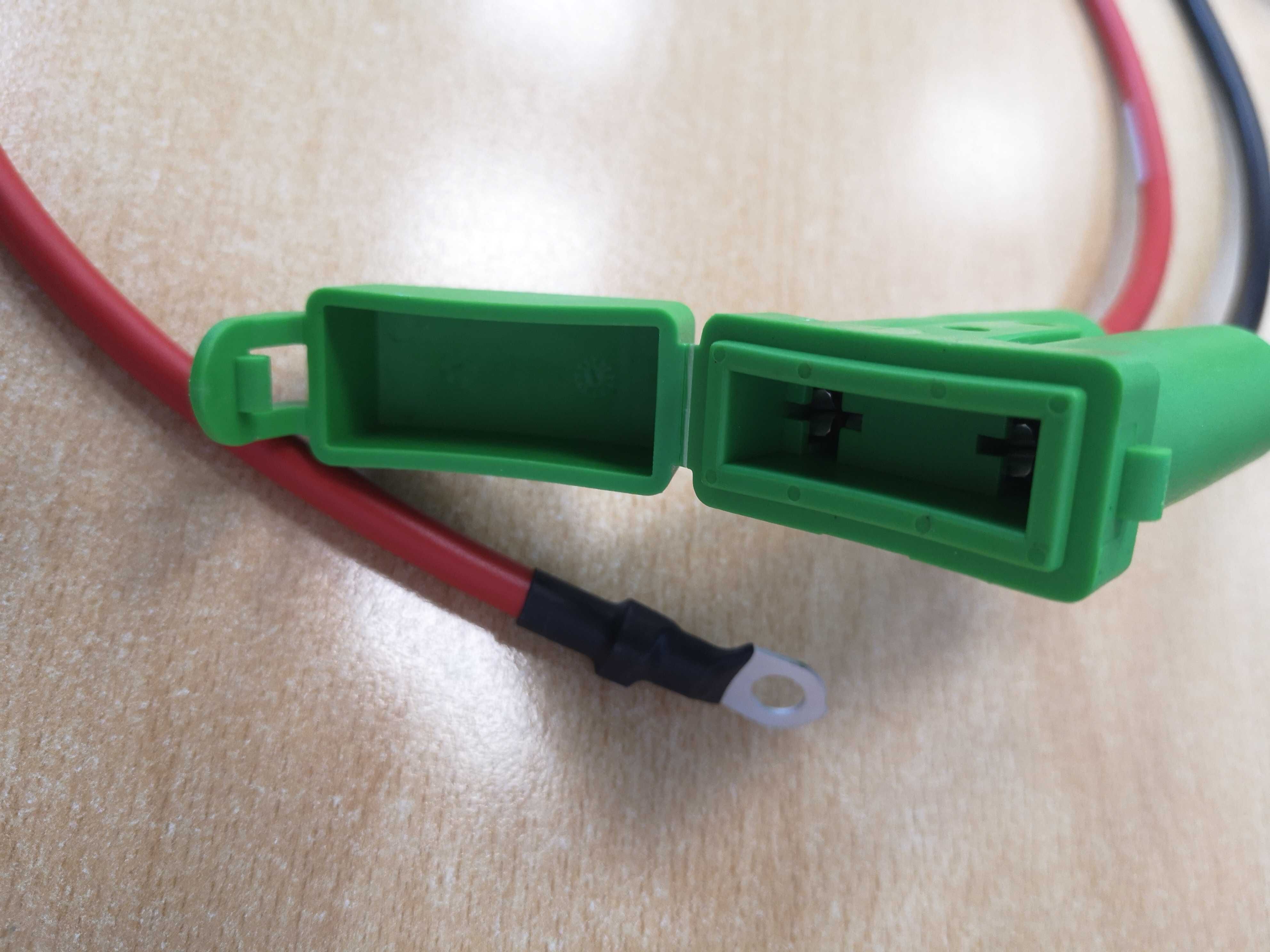 Gniazdo bezpiecznika płytkowego wózka inwalidzkiego elektrycznego