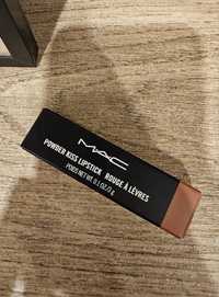 Matowa pomadka MAC powder kiss lipstick w kolorze "Devoted to chili" 3